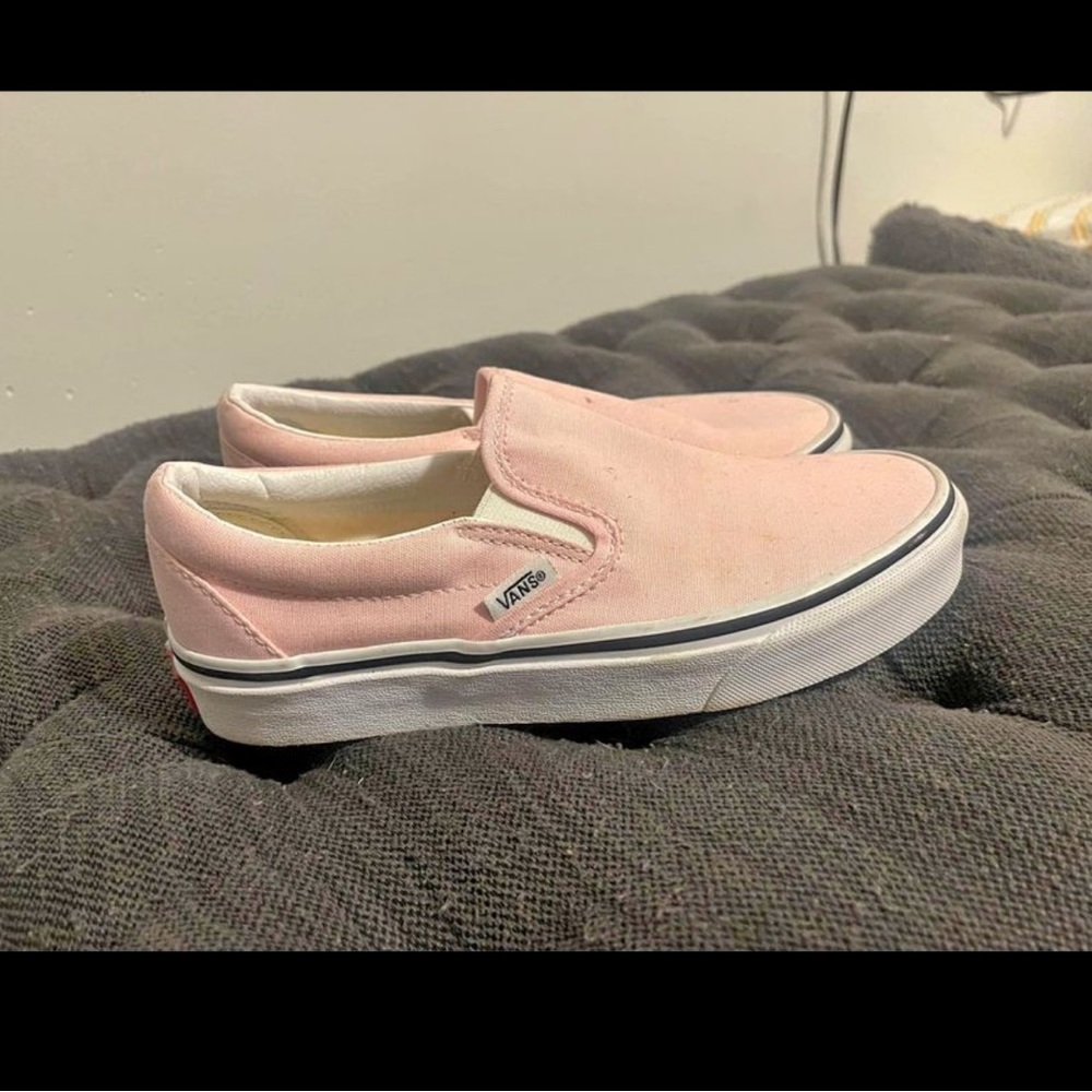 Women’s pink shoes size 5.5